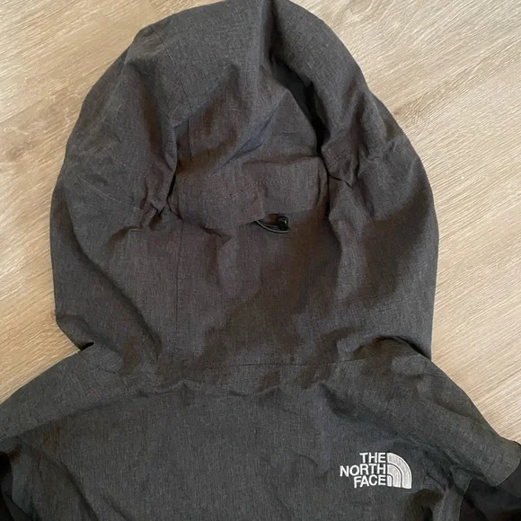 North Face Raincoat - Picture 4 of 9